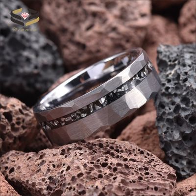 Fashion Jewelry Rings 8mm Silver Black Hammered Brushed Tungsten Ring with Meteorite Shaving Inlay Men's Wedding Band