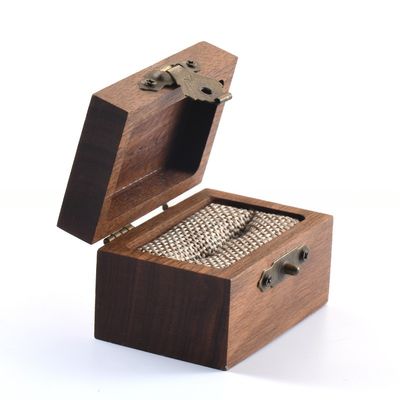 Walnut Wooden Ring Box Solid Wood Packaging Boxes Custom Logo 60*40*36mm