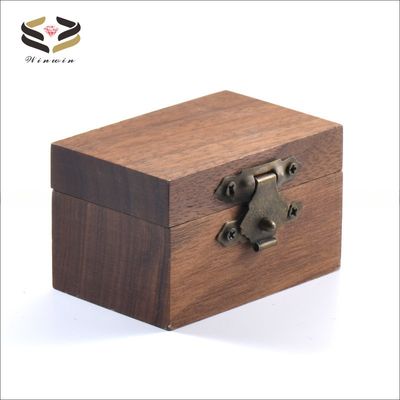 Walnut Wooden Ring Box Solid Wood Packaging Boxes Custom Logo 60*40*36mm