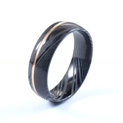 Custom Hammered Black Damascus Steel Rings Wedding 8mm Rose Gold Plated For Men