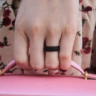Breathable Fashion Unisex Silicone Wedding Rings 5.7mm Wide in Variety of Colors Geometric Shape for Anniversary